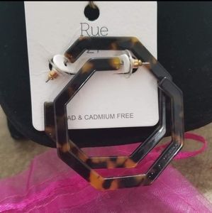 3/$15 NWT 
NadineWest
Faux tortoise shell
earrings